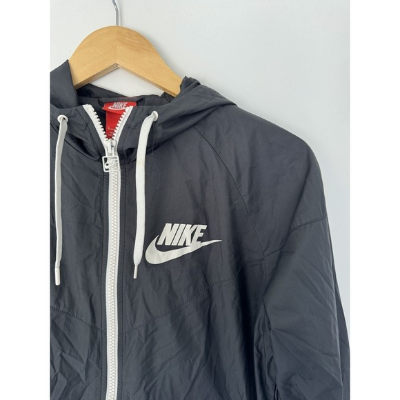 Nike Windrunner Jacket S Black White Chevron Hooded Windbreaker Athleisure - Picture 2 of 8
